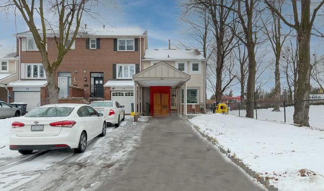 34 Lansing Sq, House attached with 3 bedrooms, 1 bathrooms and 3 parking in Brampton ON | Image 4