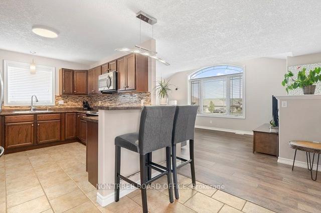 17 Ashwood Cres, House detached with 2 bedrooms, 3 bathrooms and 5 parking in Quinte West ON | Image 6