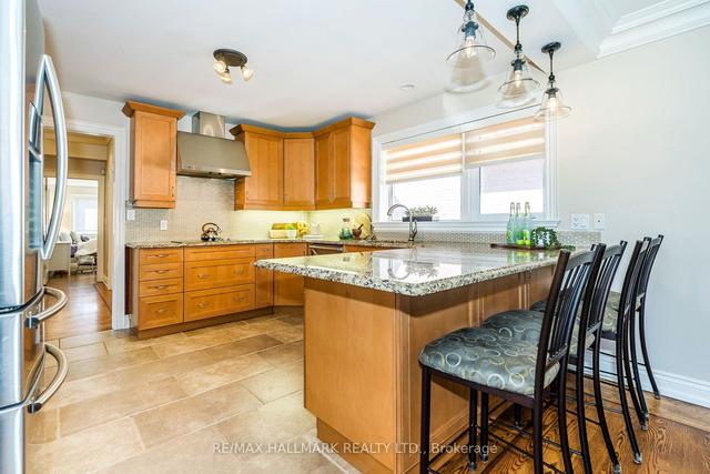 14 Hampshire Hts, House detached with 3 bedrooms, 4 bathrooms and 4 parking in Toronto ON | Image 2