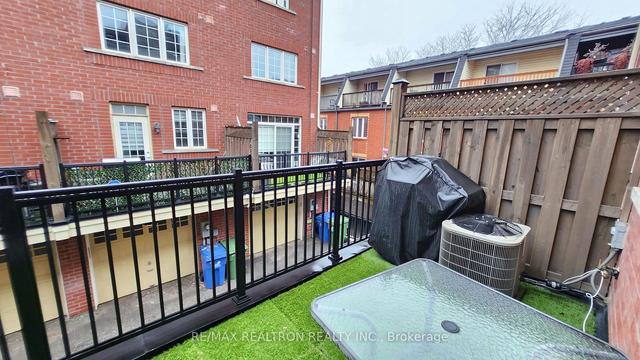 62 Raffeix Ln, Townhouse with 2 bedrooms, 3 bathrooms and 1 parking in Toronto ON | Image 10