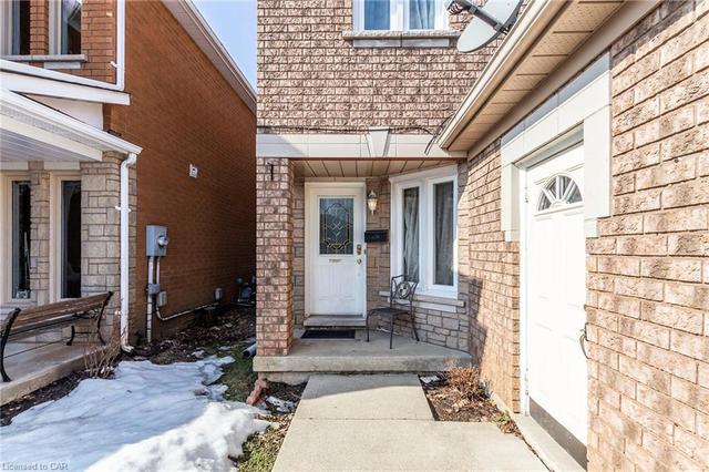 96 Stonecairn Dr, House semidetached with 3 bedrooms, 2 bathrooms and 2 parking in Cambridge ON | Image 3