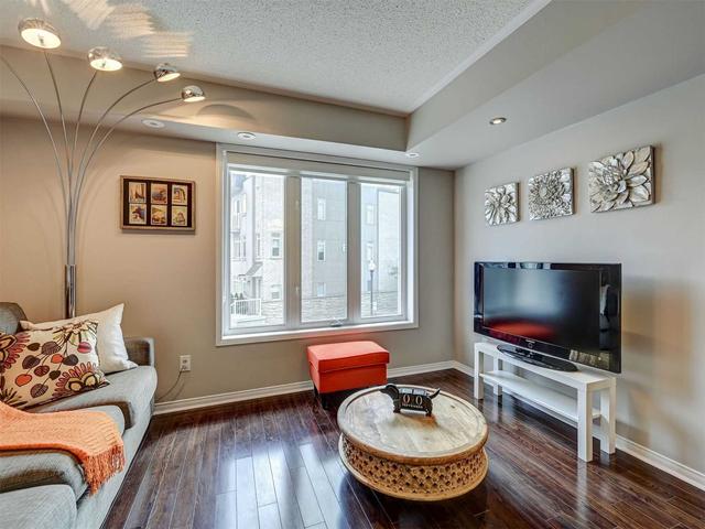 th 74 - 55 Turntable Cres, Townhouse with 3 bedrooms, 2 bathrooms and 1 parking in Toronto ON | Image 3