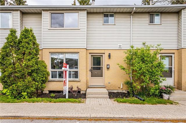 54 - 35 Waterman Ave, House attached with 3 bedrooms, 1 bathrooms and 1 parking in London ON | Image 1