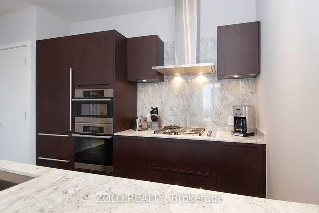 5505 - 180 University Ave, Condo with 1 bedrooms, 1 bathrooms and 1 parking in Toronto ON | Image 4