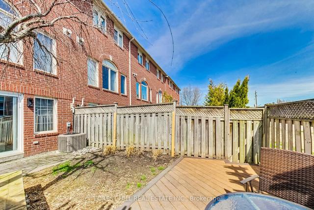 11 Brownstone Ln, House attached with 2 bedrooms, 2 bathrooms and 2 parking in Toronto ON | Image 10