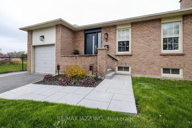 2 Regency Cres, House detached with 2 bedrooms, 3 bathrooms and 3 parking in Whitby ON | Image 1