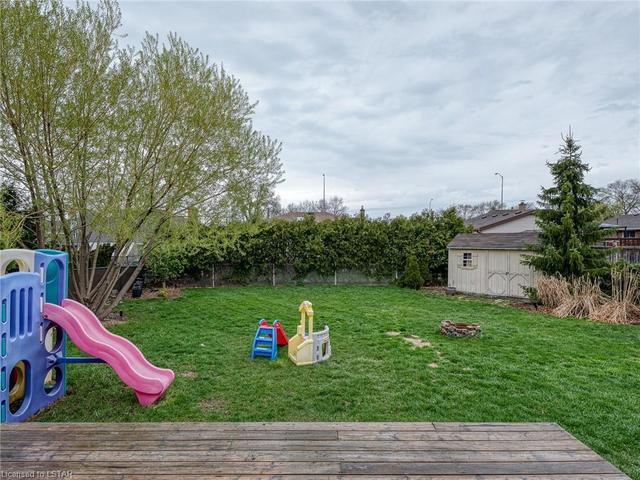 1028 Eastlawn Avenue, House detached with 3 bedrooms, 1 bathrooms and null parking in Sarnia ON | Image 3