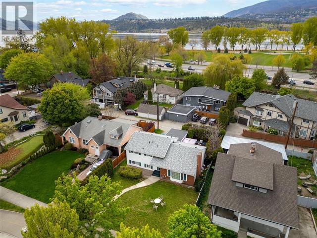 1820 Abbott St, House detached with 4 bedrooms, 2 bathrooms and 4 parking in Kelowna BC | Image 31
