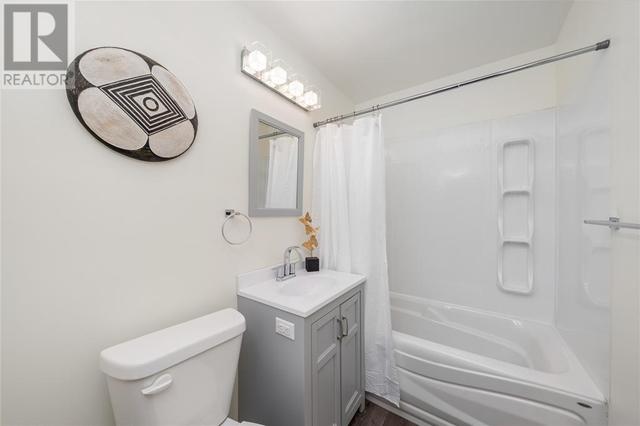 782 Wellington St, House detached with 3 bedrooms, 1 bathrooms and null parking in Sarnia ON | Image 6
