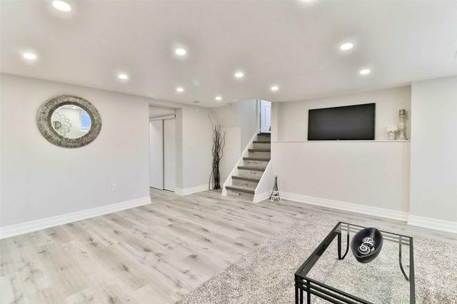 1349 Melton Dr, House detached with 3 bedrooms, 2 bathrooms and 8 parking in Mississauga ON | Image 18