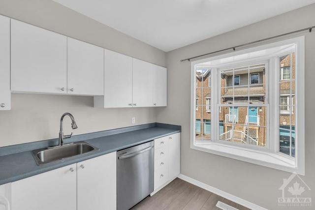 27 - 10 Hintonburg Pl, Townhouse with 2 bedrooms, 2 bathrooms and 2 parking in Ottawa ON | Image 4