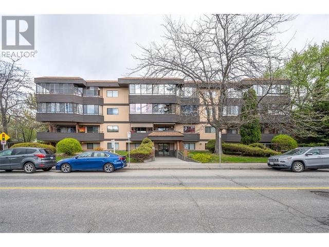 403 - 740 Winnipeg St, Condo with 2 bedrooms, 2 bathrooms and 1 parking in Penticton BC | Image 2