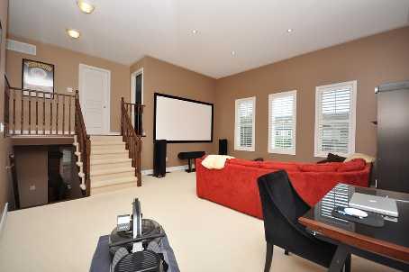 81 Woodbine Pl, House detached with 4 bedrooms, 3 bathrooms and 4 parking in Oshawa ON | Image 6
