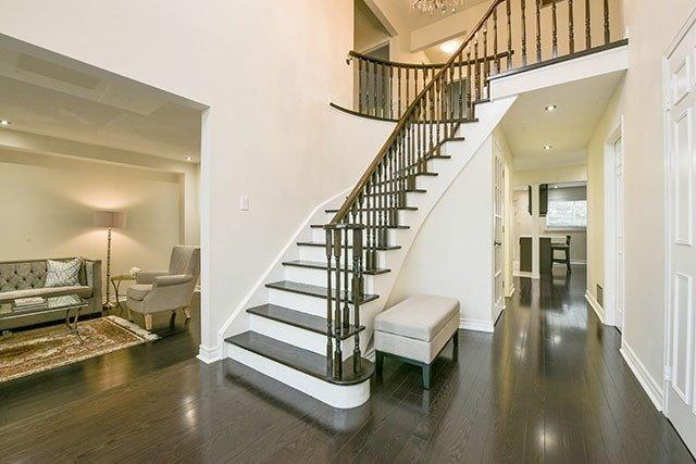 18 Lombardy Cres, House detached with 5 bedrooms, 4 bathrooms and 2 parking in Brampton ON | Image 3