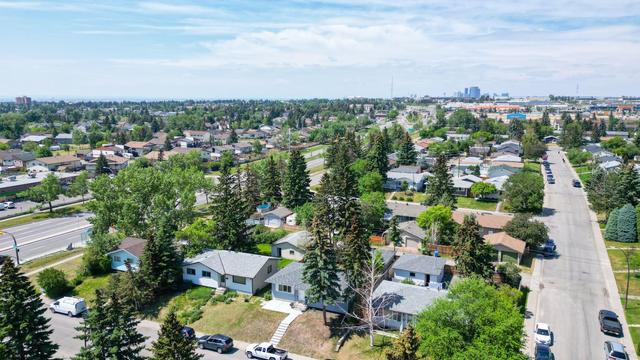 211 44 St Ne, House detached with 5 bedrooms, 3 bathrooms and 4 parking in Calgary AB | Image 42