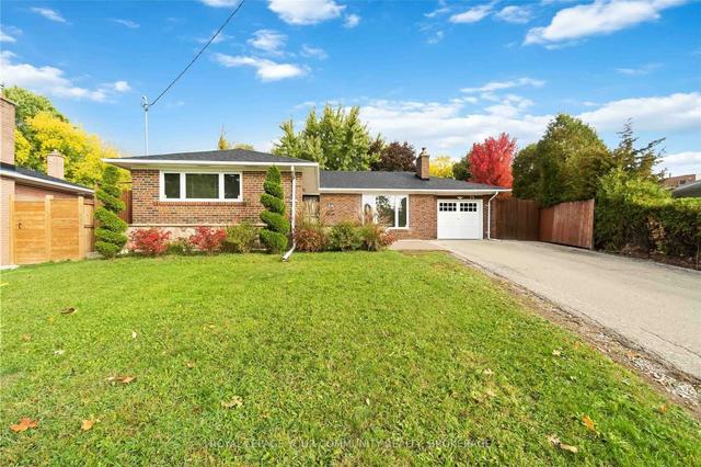 24 Roseglen Cres, House detached with 3 bedrooms, 2 bathrooms and 6 parking in Toronto ON | Image 29