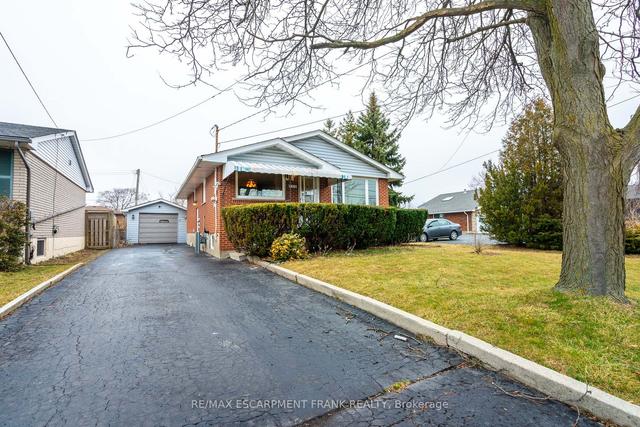 888 Upper Ottawa St, House detached with 2 bedrooms, 2 bathrooms and 5 parking in Hamilton ON | Image 1