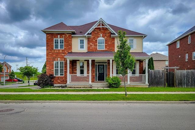 266 Emick Dr, House detached with 4 bedrooms, 3 bathrooms and 2 parking in Hamilton ON | Image 2