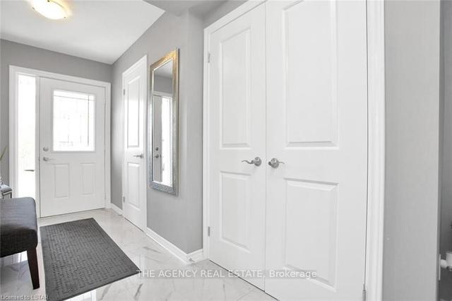 1061 Eagletrace Dr, Townhouse with 3 bedrooms, 3 bathrooms and 4 parking in London ON | Image 35