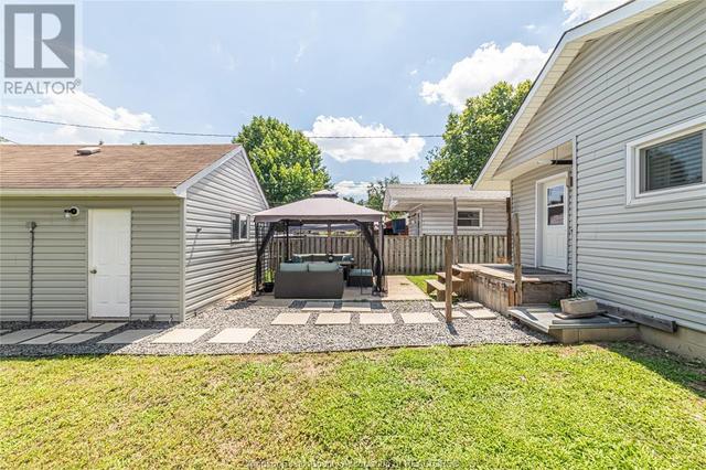 3661 Queen, House detached with 3 bedrooms, 1 bathrooms and null parking in Windsor ON | Image 25