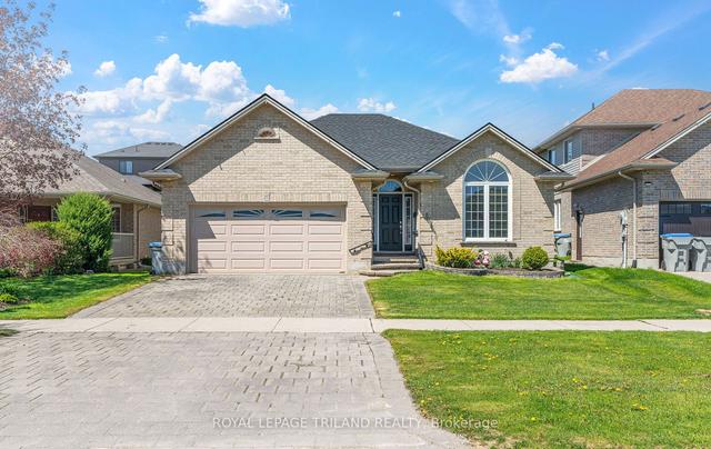 297 Thorn Dr, House detached with 3 bedrooms, 3 bathrooms and 3.5 parking in Strathroy Caradoc ON | Image 1