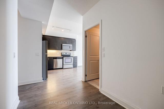 1006 - 15 Zorra St, Condo with 1 bedrooms, 1 bathrooms and 1 parking in Toronto ON | Image 2