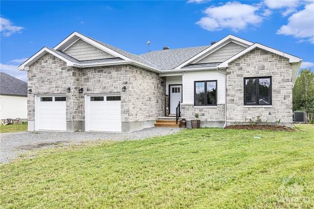 10552 Wylie Way, House detached with 3 bedrooms, 2 bathrooms and 10 parking in North Dundas ON | Image 3