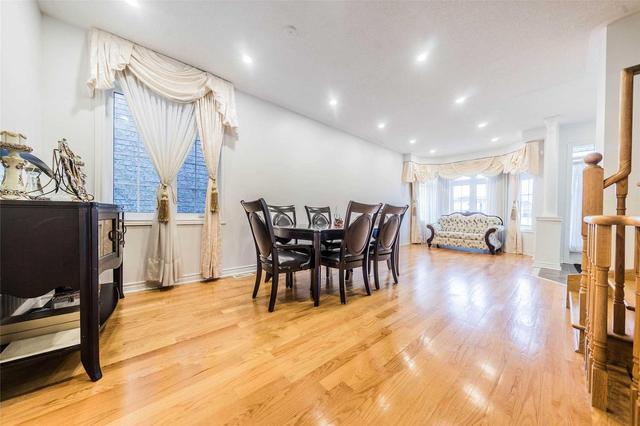 44 Moderna Dr, House detached with 4 bedrooms, 3 bathrooms and 4 parking in Vaughan ON | Image 3
