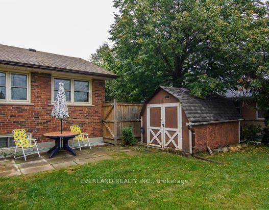4 Highhill Dr, House detached with 3 bedrooms, 2 bathrooms and 3 parking in Toronto ON | Image 3