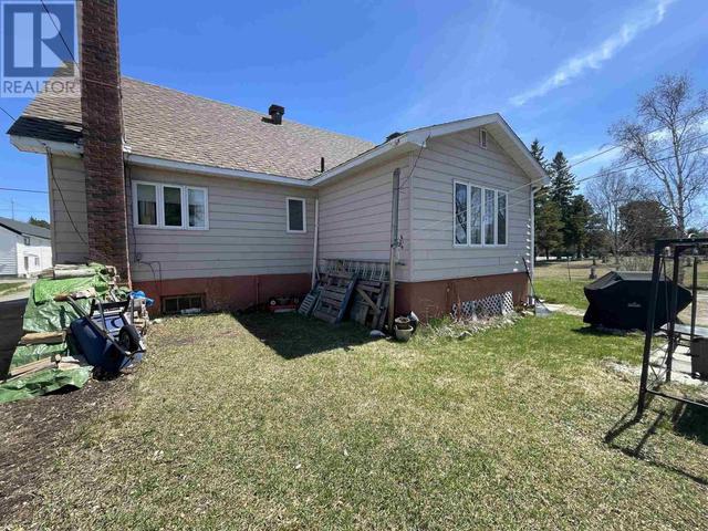 23 Connaught St, House detached with 3 bedrooms, 3 bathrooms and null parking in Chapleau ON | Image 4