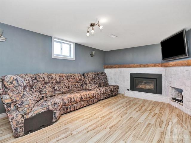 538 Henderson Cres, House detached with 3 bedrooms, 2 bathrooms and 4 parking in North Dundas ON | Image 23