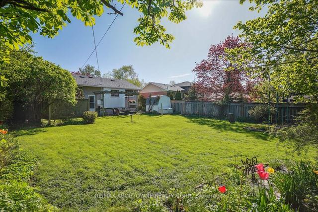 12 Rayne Ave, House detached with 3 bedrooms, 2 bathrooms and 3 parking in Oakville ON | Image 21
