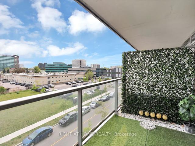 206 - 30 Herons Hill Way, Condo with 2 bedrooms, 2 bathrooms and 1 parking in Toronto ON | Image 8