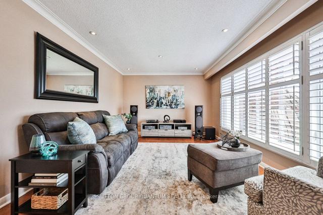 57 Decarie Cir, House detached with 4 bedrooms, 3 bathrooms and 5 parking in Toronto ON | Image 5