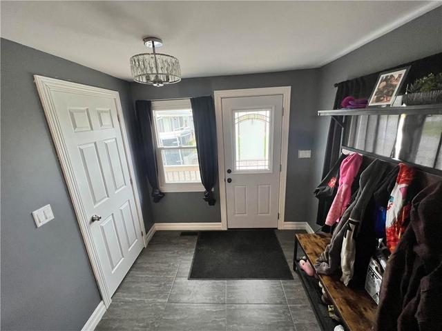 92 Hodgkins Ave, House detached with 2 bedrooms, 1 bathrooms and 15 parking in Thorold ON | Image 6