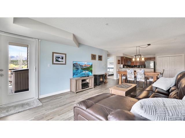 3216 - 205 Third Ave, Condo with 3 bedrooms, 2 bathrooms and 1 parking in Invermere BC | Image 1