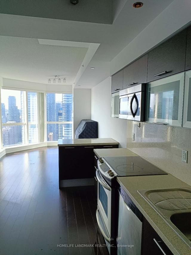 4616 - 386 Yonge St, Condo with 2 bedrooms, 2 bathrooms and 1 parking in Toronto ON | Image 10