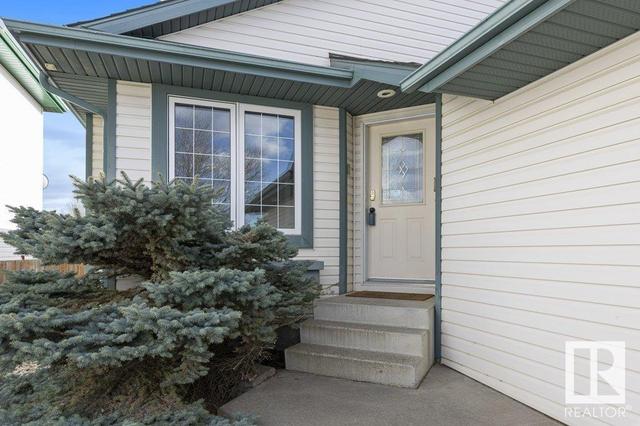17 Durocher St, House detached with 4 bedrooms, 3 bathrooms and null parking in St. Albert AB | Image 2