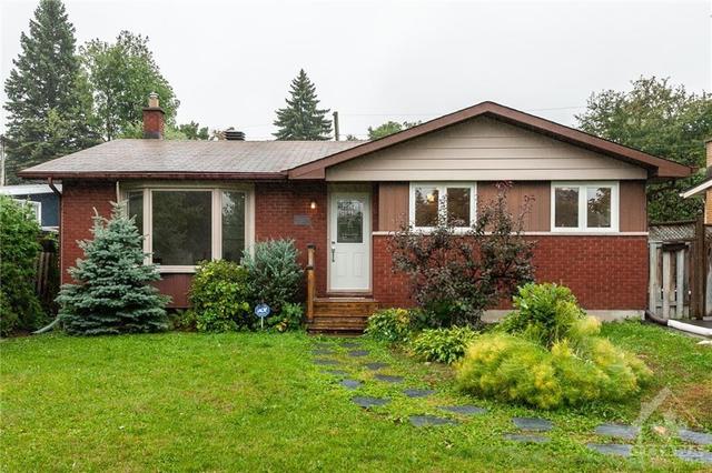 2082 Valley Dr, House detached with 3 bedrooms, 2 bathrooms and 3 parking in Ottawa ON | Image 1