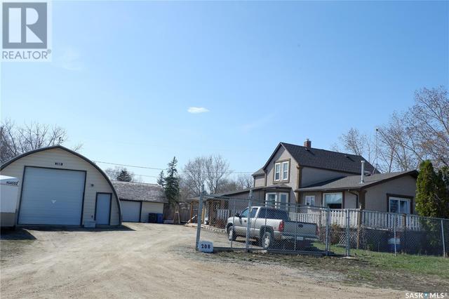 208 Bison Street, House detached with 4 bedrooms, 2 bathrooms and null parking in Belle Plaine SK | Image 2