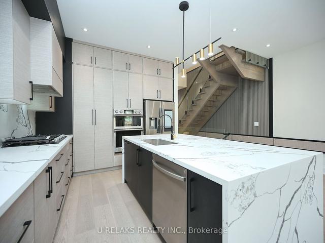 23A Maple Ave N, House semidetached with 4 bedrooms, 5 bathrooms and 4 parking in Mississauga ON | Image 2