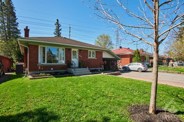 632 Browning Ave, House detached with 4 bedrooms, 2 bathrooms and 4 parking in Ottawa ON | Image 2