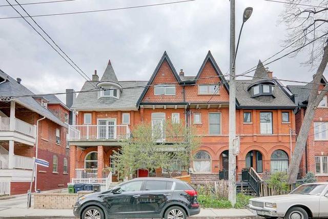 74 Oxford St, House attached with 3 bedrooms, 3 bathrooms and 0 parking in Toronto ON | Image 1