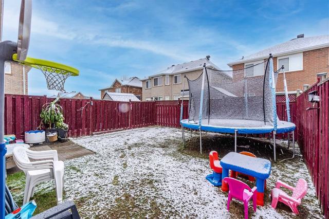 8 Hollingsworth Circ, House semidetached with 3 bedrooms, 3 bathrooms and 3 parking in Brampton ON | Image 20