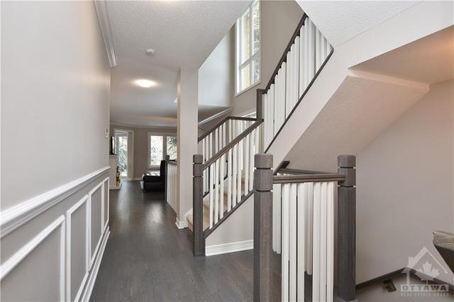47 Grandcourt Dr, Townhouse with 3 bedrooms, 3 bathrooms and 2 parking in Ottawa ON | Image 3