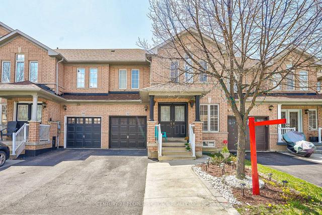 32 Snowshoe Ln, House attached with 4 bedrooms, 3 bathrooms and 4 parking in Brampton ON | Image 1
