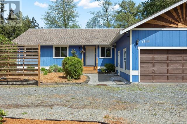 1300 Arden Rd, House detached with 5 bedrooms, 4 bathrooms and 4 parking in Courtenay BC | Image 4