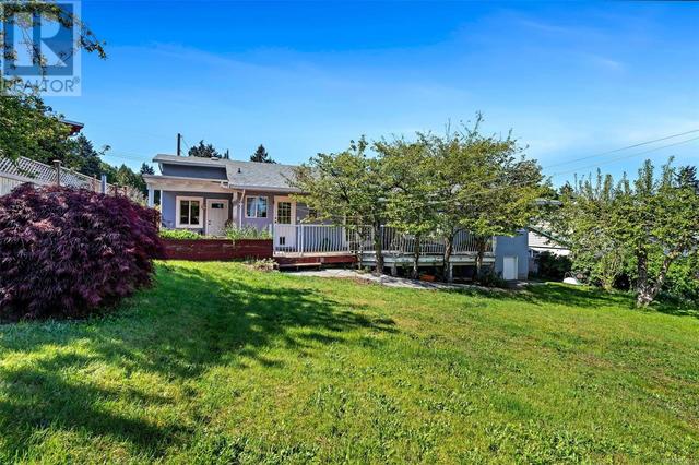 999 Beach Dr, House detached with 2 bedrooms, 3 bathrooms and 5 parking in Nanaimo BC | Image 49