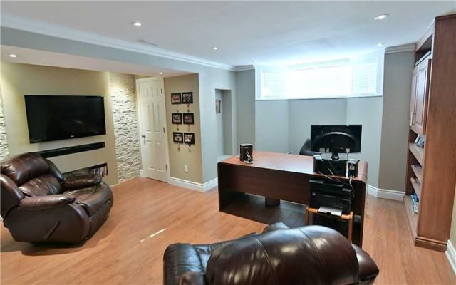 874 Wildflower Crt, House detached with 2 bedrooms, 4 bathrooms and 2 parking in Oshawa ON | Image 18