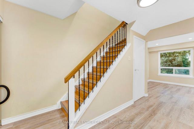 93 Moregate Cres, Townhouse with 3 bedrooms, 3 bathrooms and 2 parking in Brampton ON | Image 13